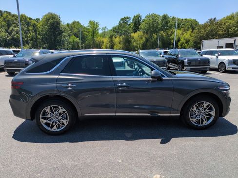 Used 2025 Genesis GV70 2.5T AWD/4WD image 8
