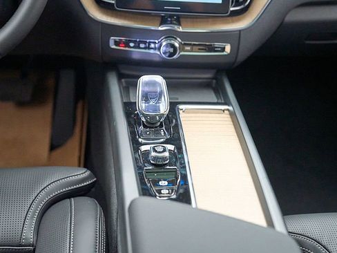 New 2026 Volvo XC60 T8 Ultra w/ Climate Package AWD/4WD image 30