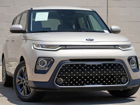 Used 2020 Kia Soul EX FWD image 2