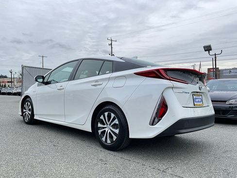 Used 2017 Toyota Prius Prime Advanced image 6