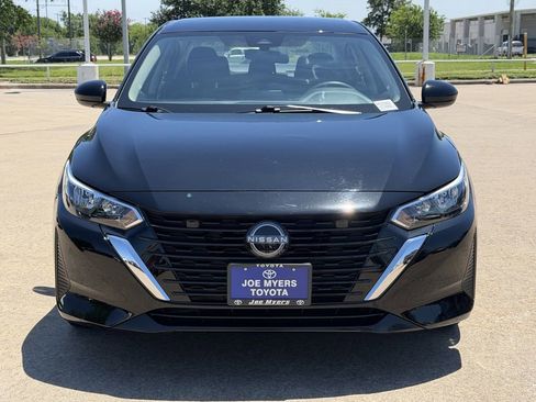 Used 2025 Nissan Sentra SV FWD image 3