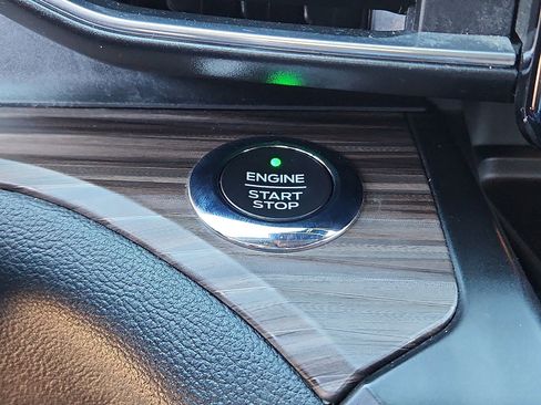 Used 2020 Ford Explorer Limited image 16