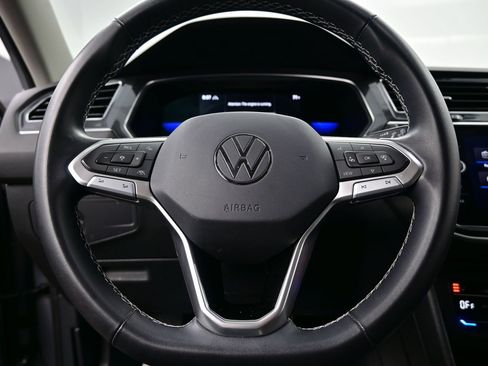 Used 2022 Volkswagen Tiguan SE AWD/4WD image 24