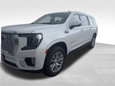 Used 2023 GMC Yukon XL Denali w/ Max Trailering Package AWD/4WD image 2