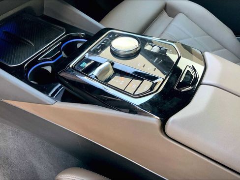 Certified 2024 BMW i5 eDrive40i w/ Premium Package image 18