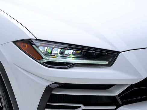 Used 2021 Lamborghini Urus image 10