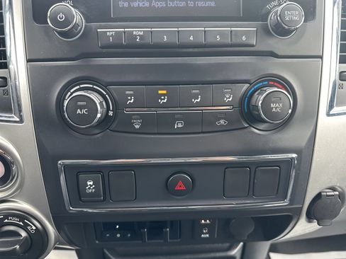 Used 2017 Nissan Titan SV AWD/4WD image 52