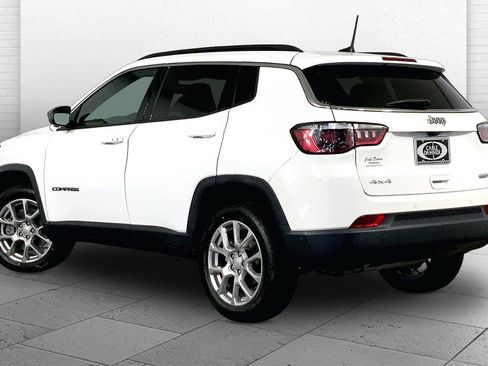 Used 2023 Jeep Compass Latitude AWD/4WD image 11