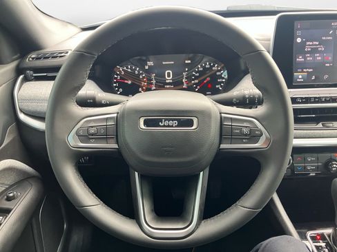 Used 2025 Jeep Compass Latitude AWD/4WD image 13