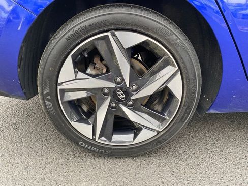 Certified 2023 Hyundai Elantra Limited FWD image 9