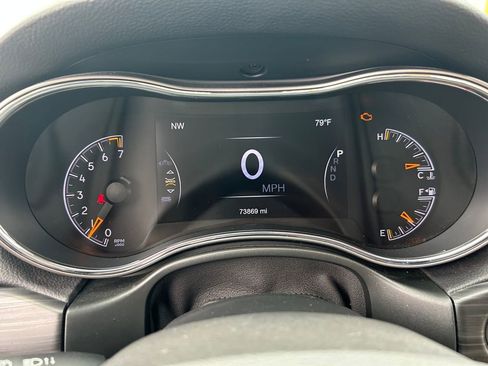 Used 2021 Jeep Grand Cherokee Limited image 11