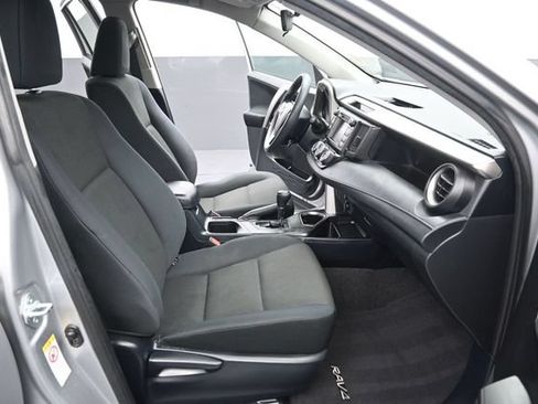 Used 2018 Toyota RAV4 LE FWD image 12