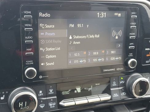 Used 2020 Toyota Highlander XLE image 26