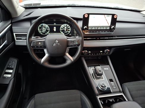Used 2024 Mitsubishi Outlander SE AWD/4WD image 11