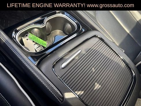 Used 2025 Chrysler Pacifica Limited FWD image 21