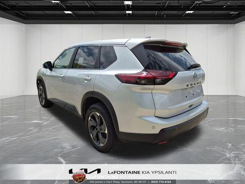 Used 2025 Nissan Rogue SV FWD image 3