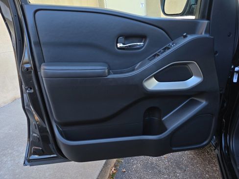 Used 2022 Nissan Frontier SV image 14