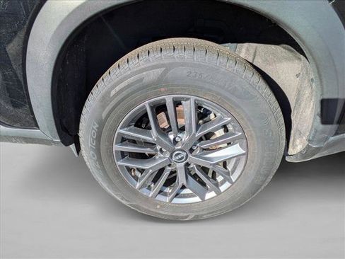 Used 2023 Nissan Rogue S image 9