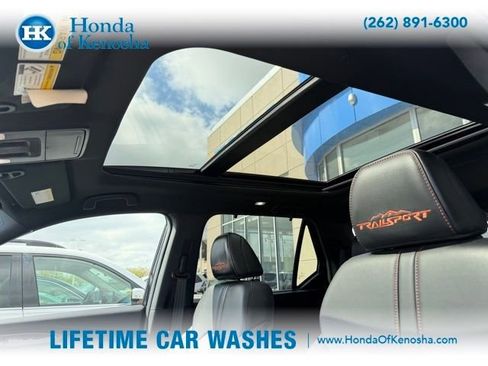 Used 2025 Honda Pilot TrailSport image 5