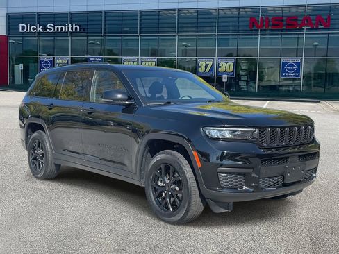 Used 2024 Jeep Grand Cherokee L Laredo image 1