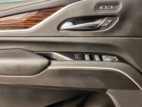 Used 2021 Cadillac Escalade Premium Luxury image 24