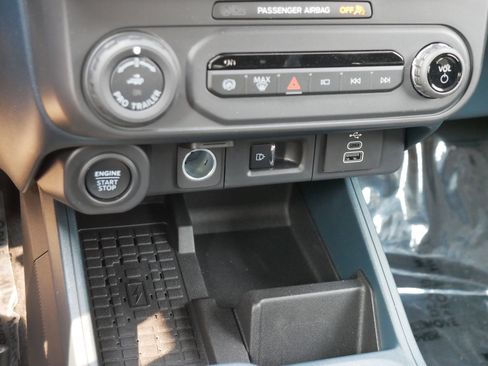 New 2025 Ford Maverick Lariat w/ Black Appearance Package image 14