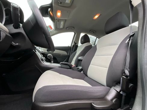 Used 2013 Chevrolet Cruze LS image 11