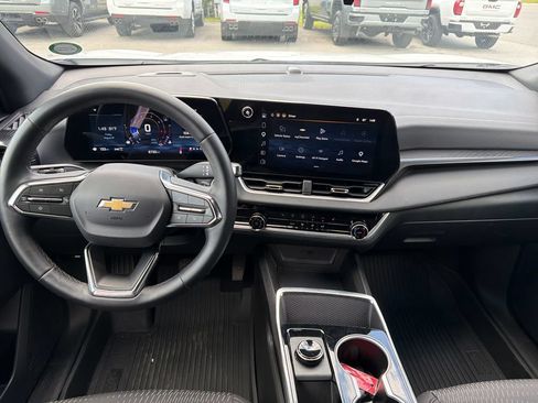 Certified 2026 Chevrolet Equinox LT w/ LPO, Floor Liner Package AWD/4WD image 12