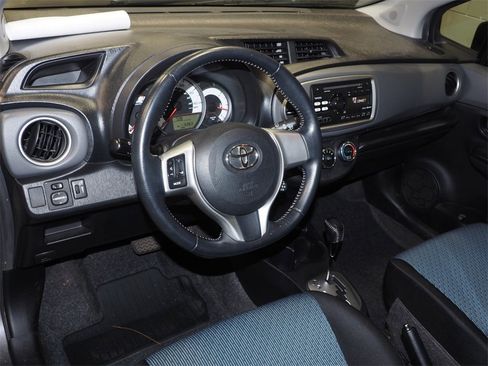 Used 2012 Toyota Yaris SE image 5