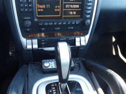 Used 2004 Porsche Cayenne Turbo image 15