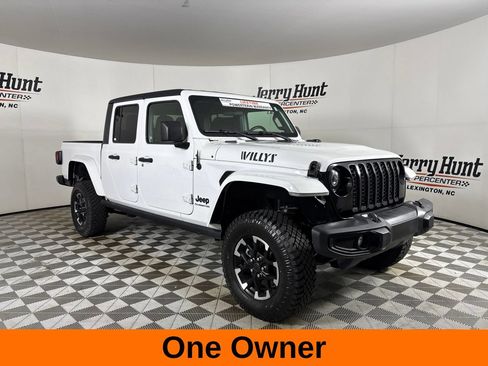 Used 2022 Jeep Gladiator Sport AWD/4WD image 4