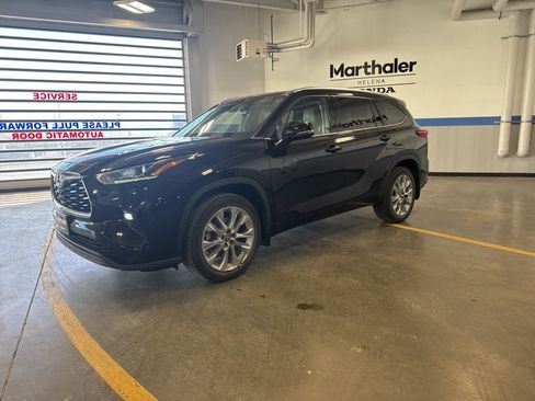 Used 2021 Toyota Highlander Limited image 2
