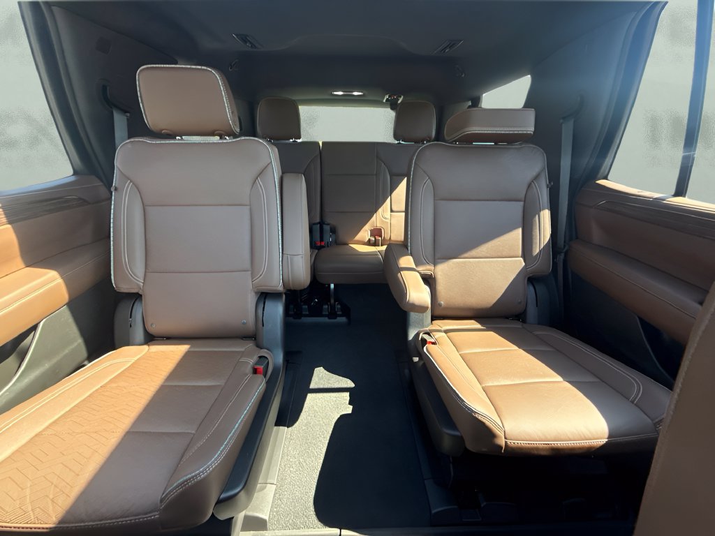 Used 2024 Chevrolet Tahoe High Country AWD/4WD image 11