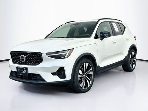 Used 2023 Volvo XC40 B5 Ultimate w/ Protection Package Premier AWD/4WD image 3