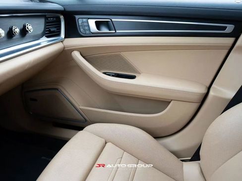 Used 2023 Porsche Panamera 4 Platinum Edition AWD/4WD image 14