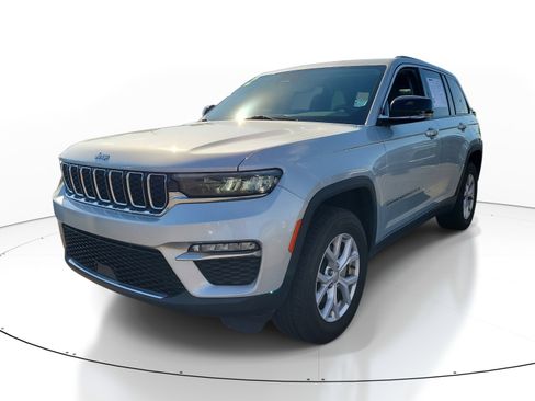Used 2022 Jeep Grand Cherokee Limited RWD image 3