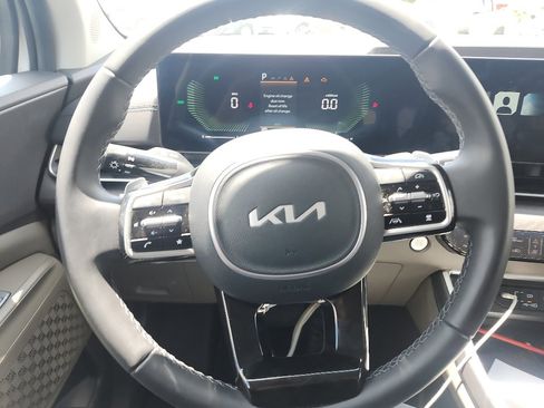 Used 2026 Kia Carnival EX FWD image 20