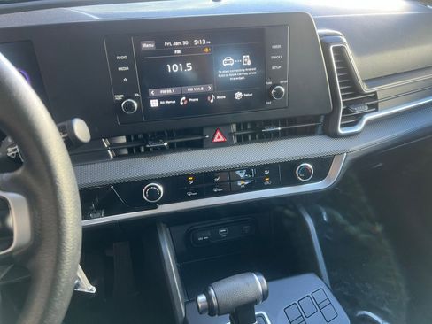 Used 2025 Kia Sportage LX image 17