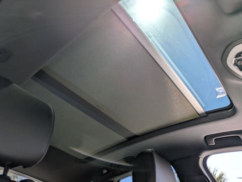 Certified 2019 Porsche Macan image 28