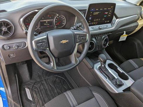 New 2025 Chevrolet Blazer LT w/ Convenience Package image 3