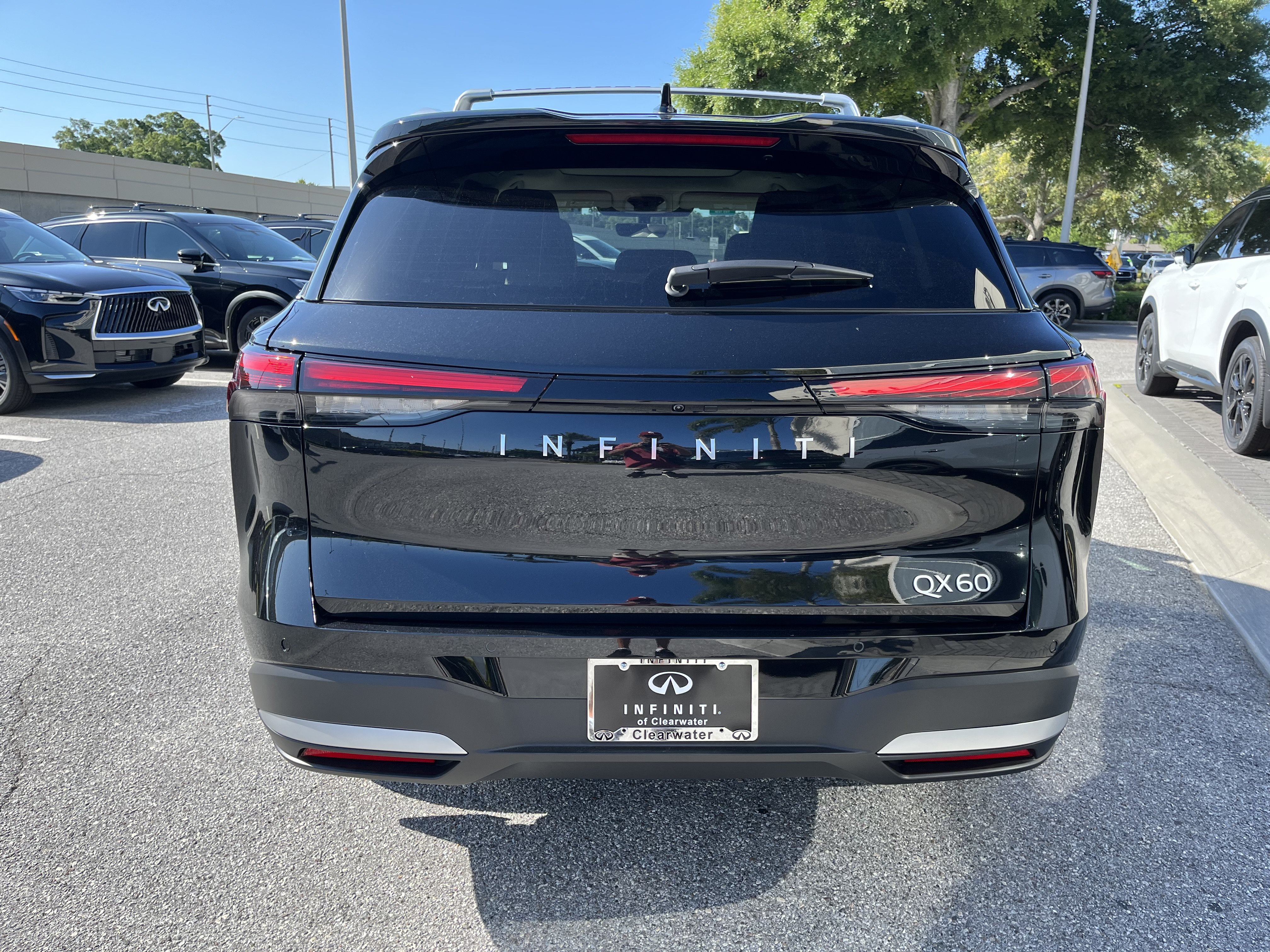 New 2027 INFINITI QX60 Luxe w/ Cargo Package FWD image 4