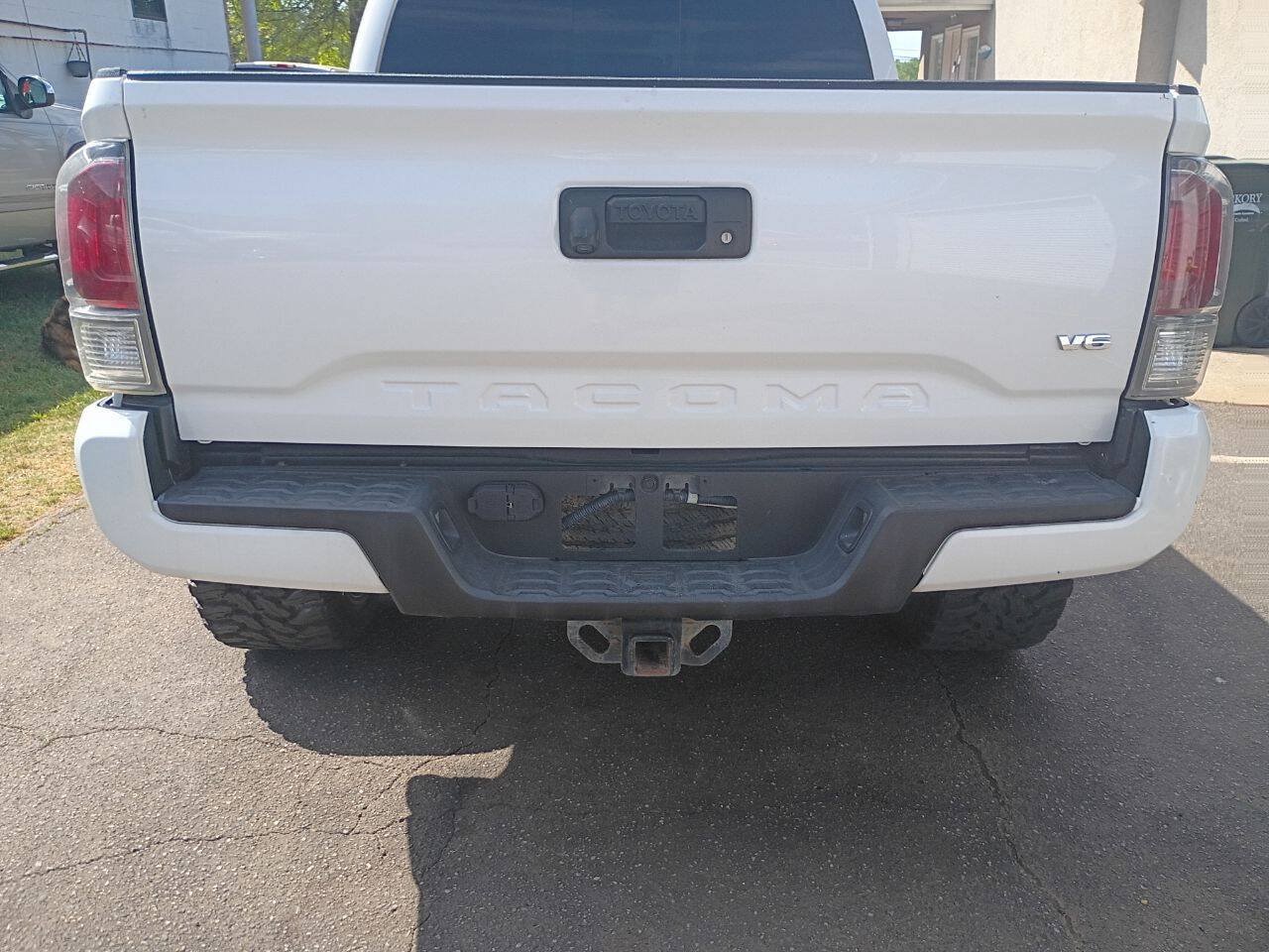 Used 2020 Toyota Tacoma TRD Sport AWD/4WD image 5