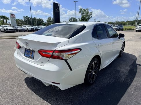 Used 2020 Toyota Camry SE image 3