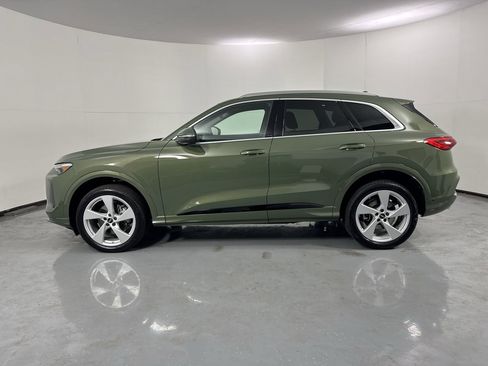 Used 2025 Audi Q5 Premium Plus w/ Premium Plus AWD/4WD image 2