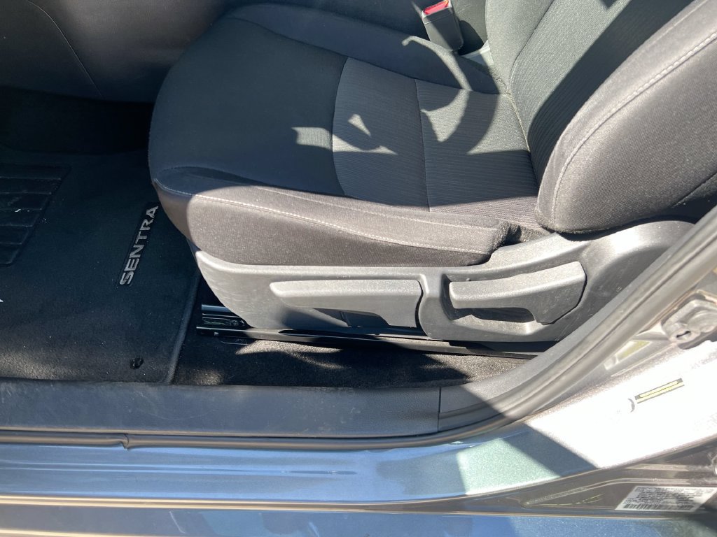 Used 2024 Nissan Sentra SV FWD image 14