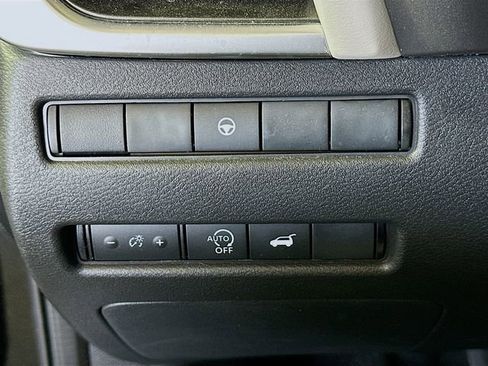 Used 2025 Nissan Rogue SV image 11