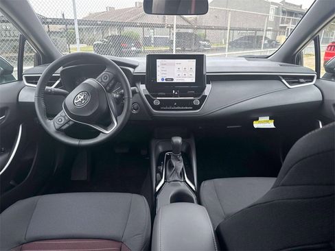 Used 2025 Toyota Corolla SE image 15
