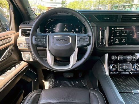 Used 2024 GMC Yukon Denali RWD image 7