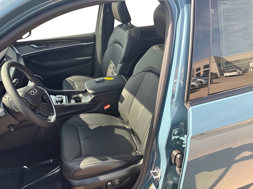 New 2027 Jeep Grand Cherokee Limited AWD/4WD image 25