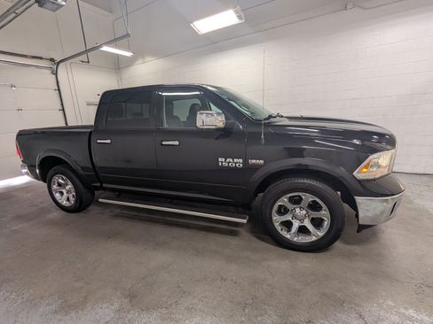Used 2018 RAM 1500 Laramie w/ Convenience Group AWD/4WD image 3